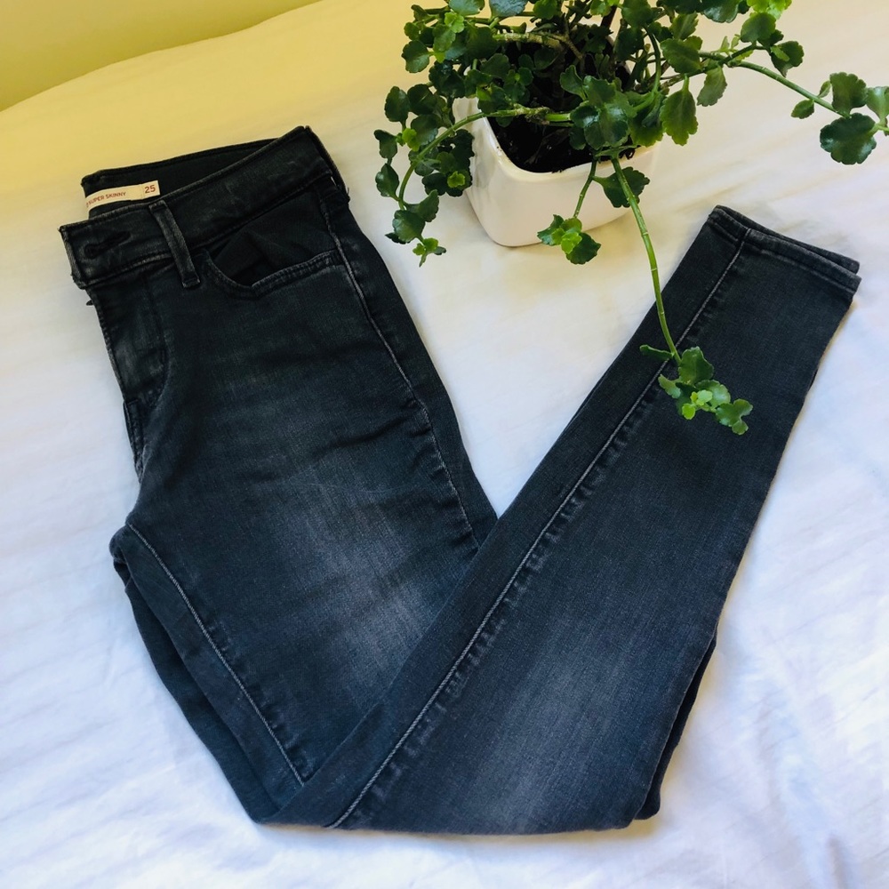 Authentic Levi’s 710 Super Skinny Jean
